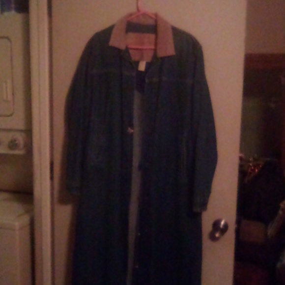 Levi Strauss long denim jacket size medium - Picture 2 of 2